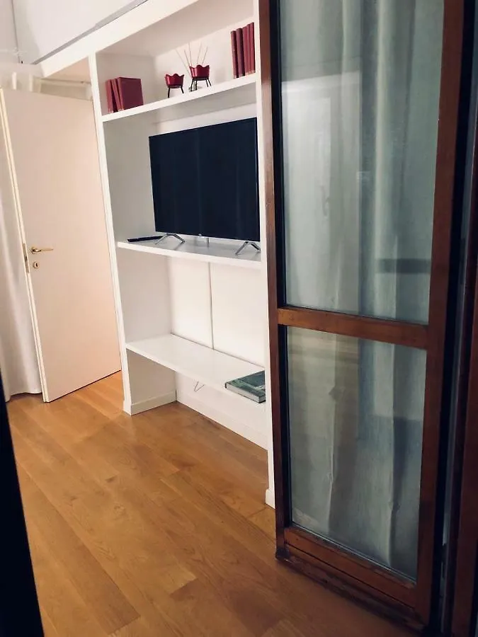 Florence Liberta Apartment With Balcony 0*,