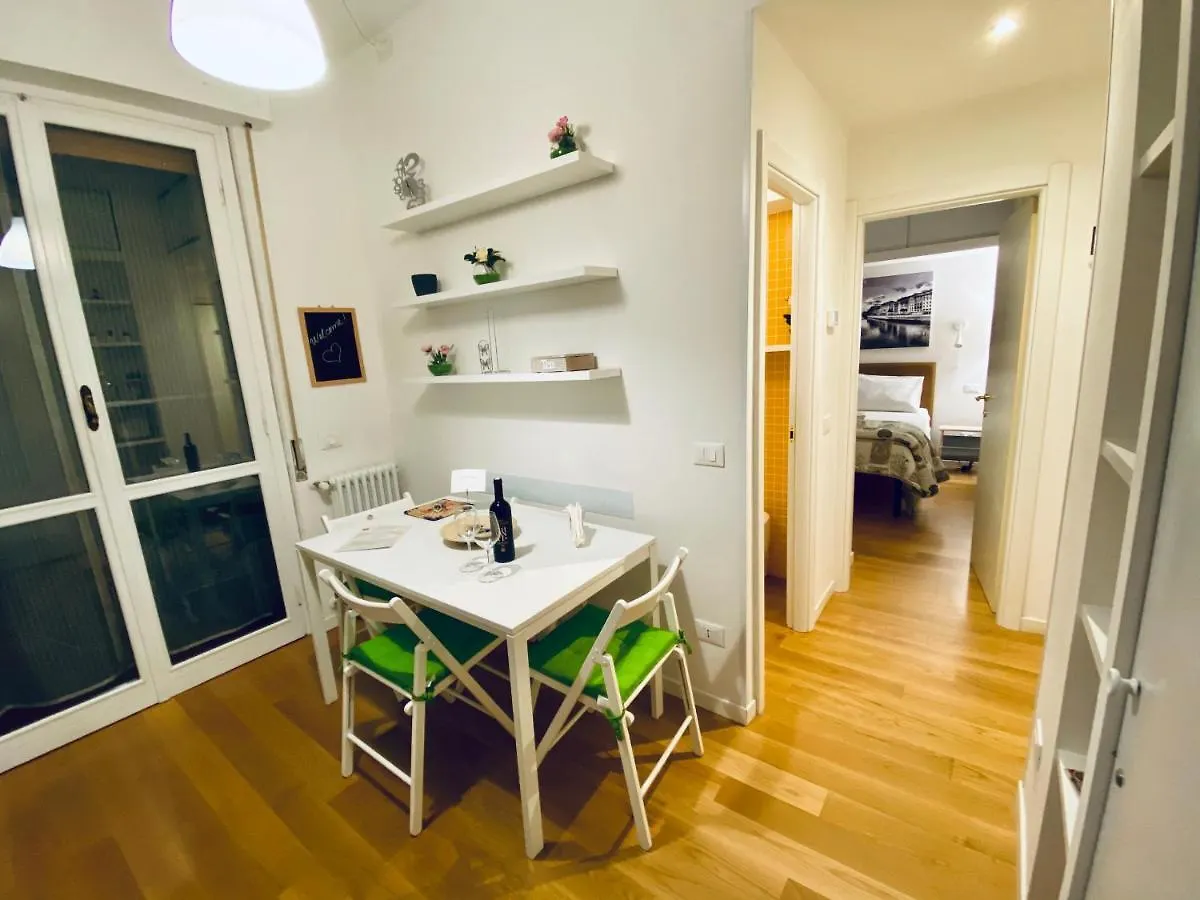 Florence Liberta Apartment With Balcony