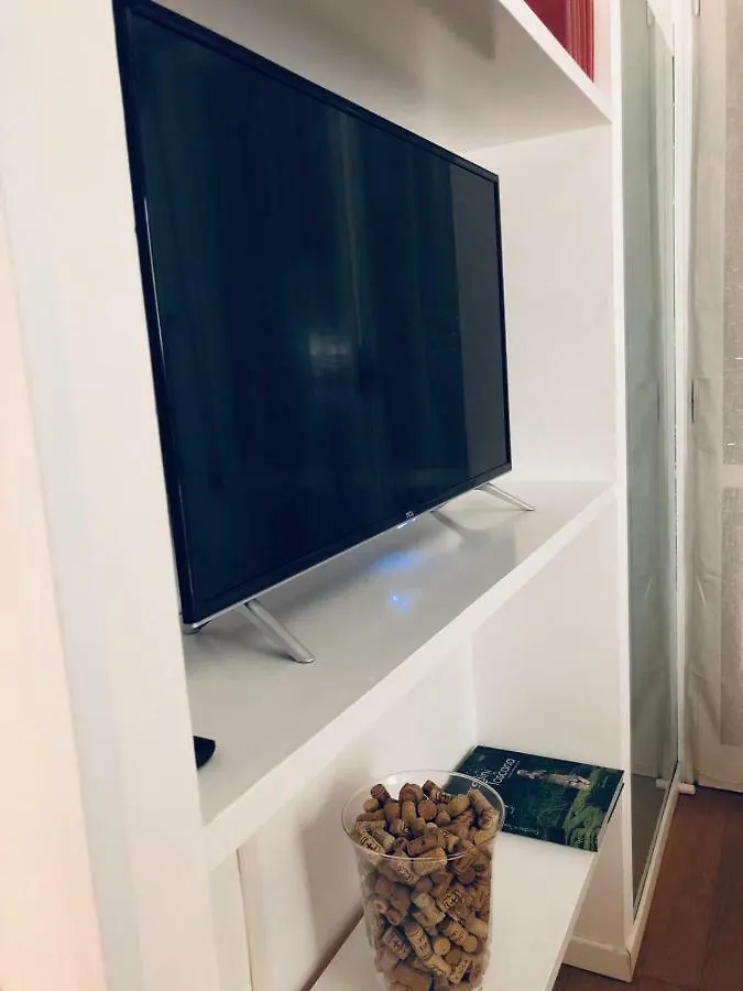 Florence Liberta Apartment With Balcony