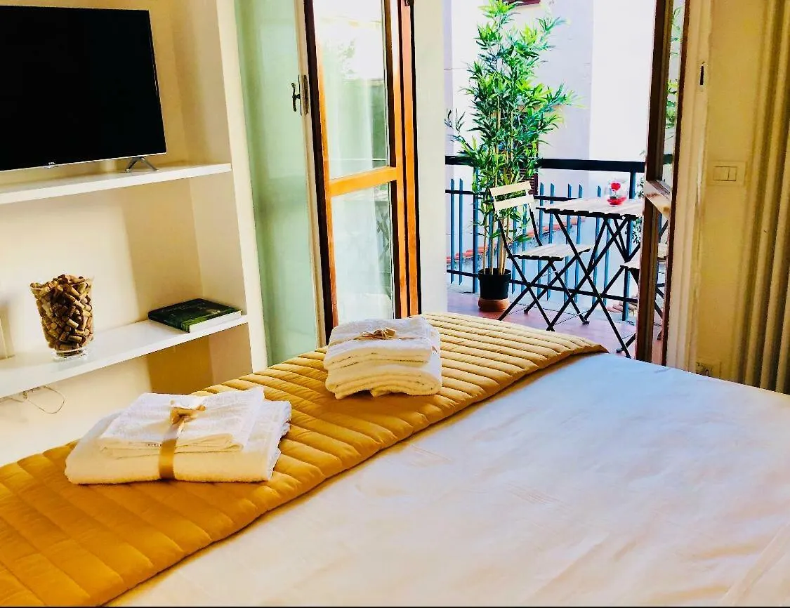 Florence Liberta Apartment With Balcony